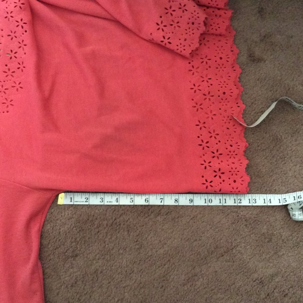 "Snowflake" Design Peach Top - Picture 6 of 10